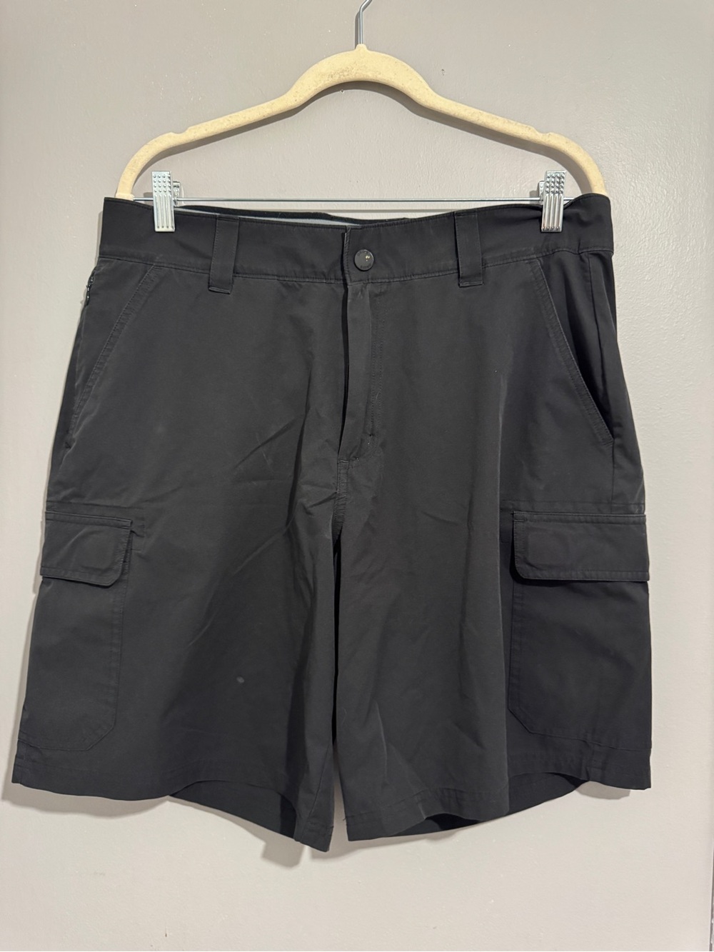 Orvis Black Cargo Shorts Sz 34